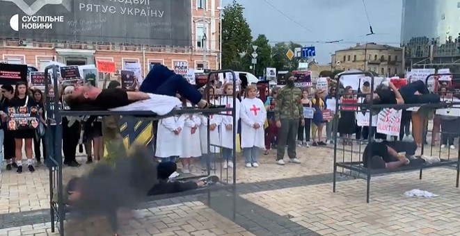 Relatives of Azovstal Defenders Staged a Performance on Sofia Square in Kyiv