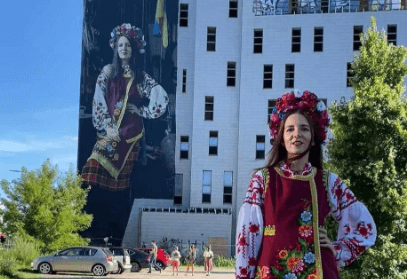 Ukrainian Woman on Moscow House in Vilnius